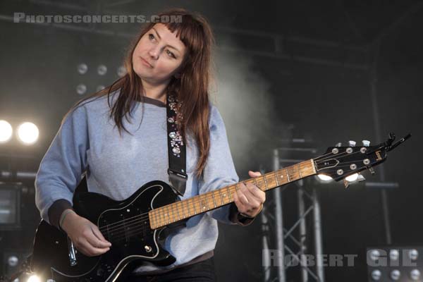 ANGEL OLSEN - 2014-08-14 - SAINT MALO - Fort de St Pere - Scene des Remparts - 